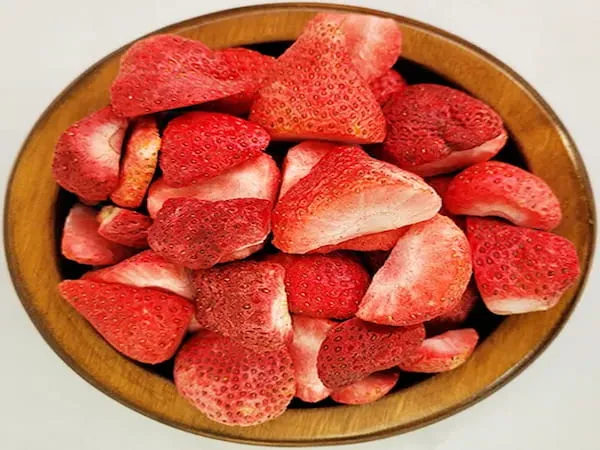 قیمت خرید توت فرنگی فریز درایر شده + طرز تهیه