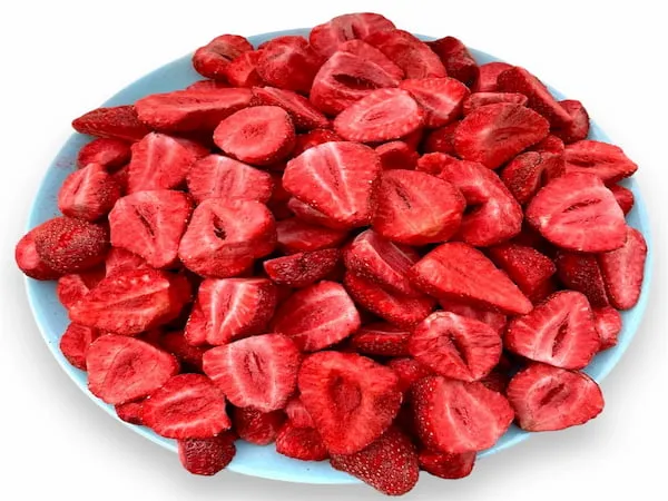 قیمت خرید توت فرنگی فریز درایر شده + طرز تهیه